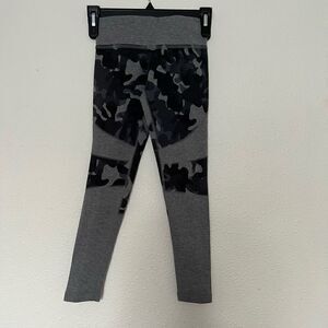 Nike Tech Fleece Girls Printed Camouflage Leggings Size XS